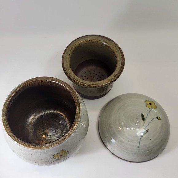 Single Serve Tea Brewer with Strainer Lid & Saucer Ceramic Flower Design - Picture 3 of 13